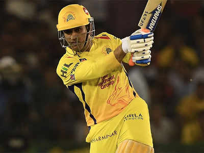 MS DHONI हुए चोटिल? दिल्ली कैपिटल्स के खिलाफ विस्फोटक पारी के बाद थाला के लंगड़ाते हुए वीडियो ने चिंता बढ़ा दी है |