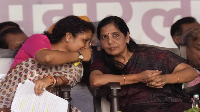 अपने जीवनसाथी को हिरासत में रखते हुए, कल्पना सोरेन और सुनीता kejriwal ने इंडिया ब्लॉक को संबोधित किया और मांग की कि भाजपा को हराया जाए।